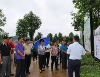 省政協(xié)提案調研組一行到苗鄉(xiāng)三七科技示范園調研指導工作