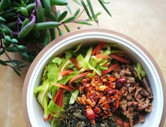 寫(xiě)這篇文章我已經(jīng)留了一包紙巾的口水——文山三七酸菜飯